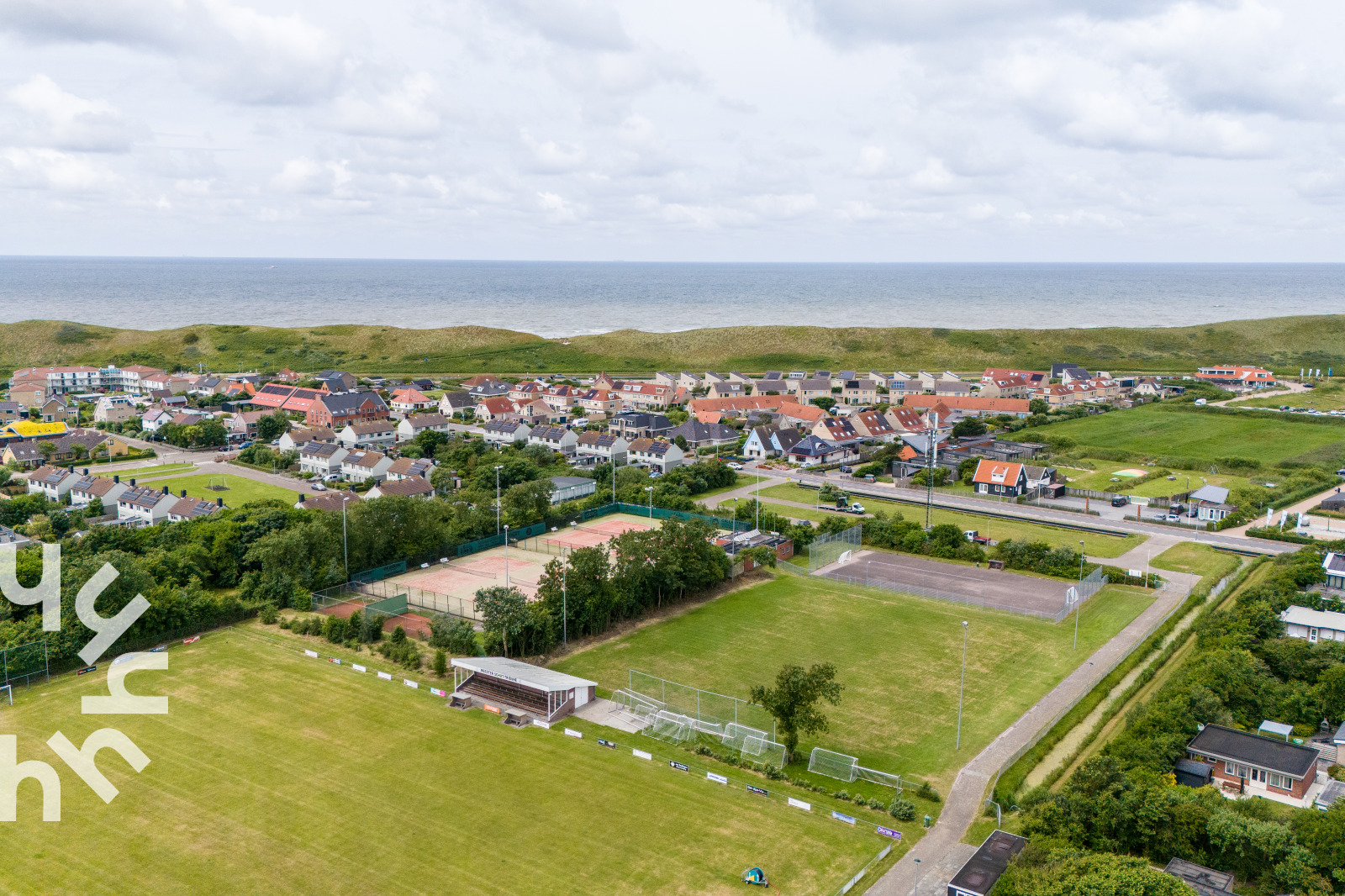 vrijstaand-4-persoons-vakantiehuis-op-een-familiepark-in-callantsoog