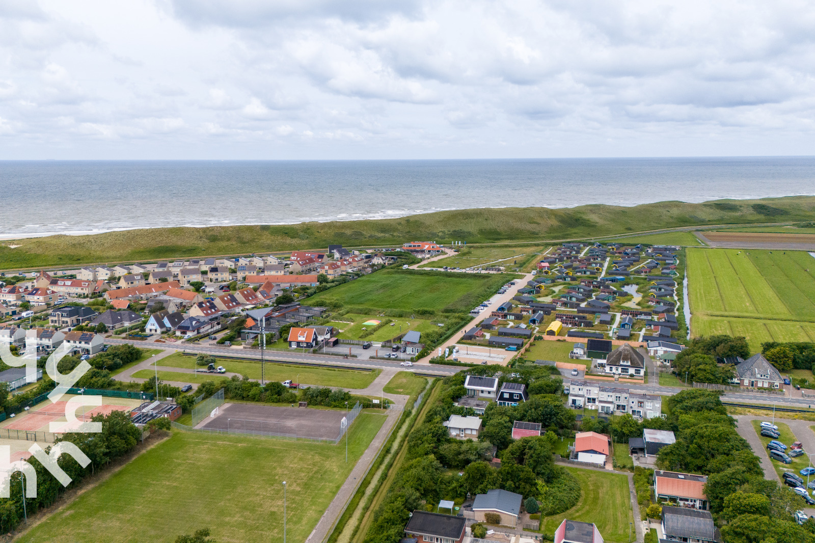 vrijstaand-4-persoons-vakantiehuis-op-een-familiepark-in-callantsoog