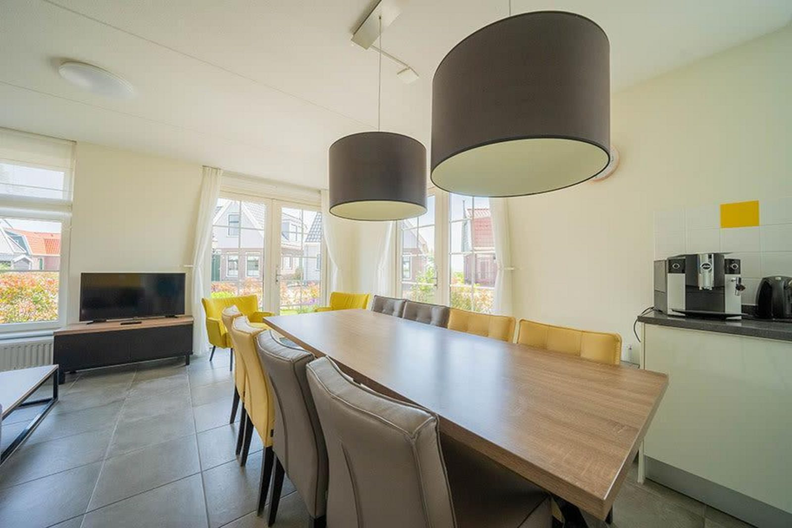 ruime-villa-voor-8-personen-met-twee-badkamers-op-vakantiepark-poort-van-amsterdam