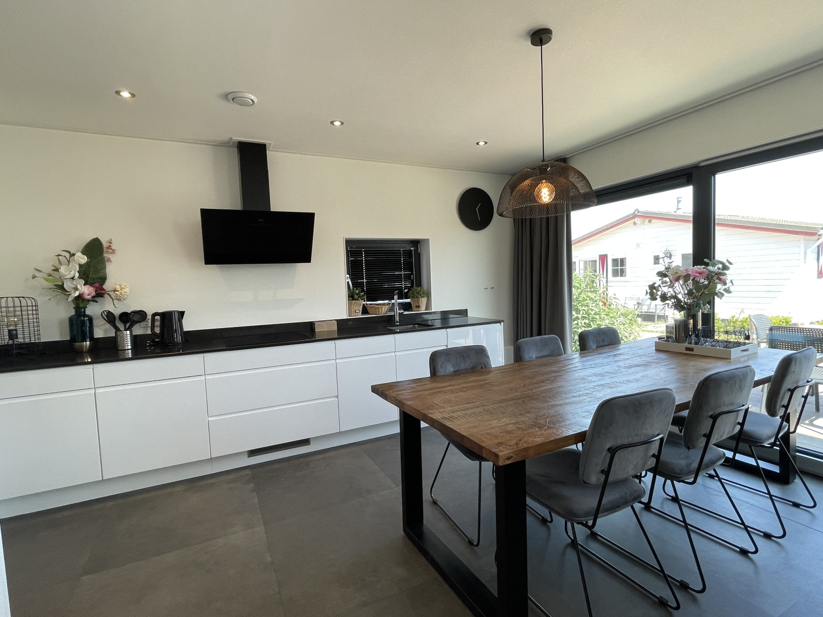 6-persoons-vakantiehuis-met-sfeerhaard-en-dakterras-op-vakantiepark-aan-het-ijsselmeer