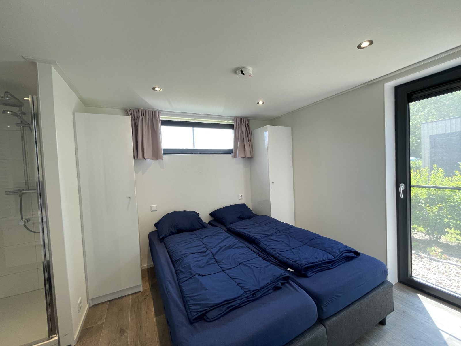 6-persoons-vakantiehuis-met-sfeerhaard-en-dakterras-op-vakantiepark-aan-het-ijsselmeer
