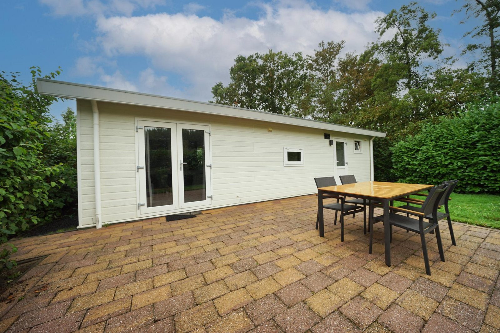 Basic 4 persoons chalet op vakantiepark Buitenhuizen in