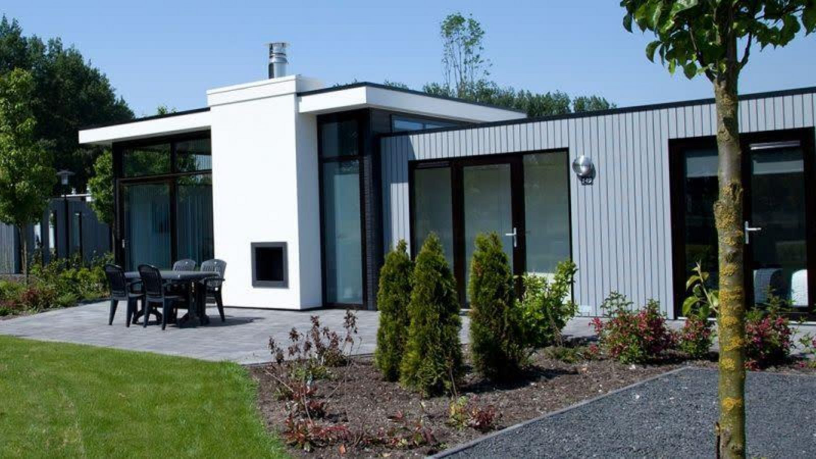 4-persoons-vakantiehuis-met-buitenhaard-op-vakantiepark-buitenhuizen-in-velsen-zuid