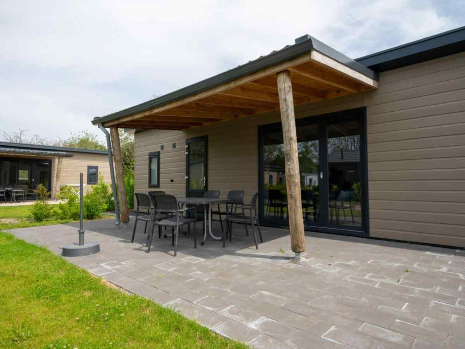 5-persoons-chalet-op-vakantiepark-aan-het-markermeer