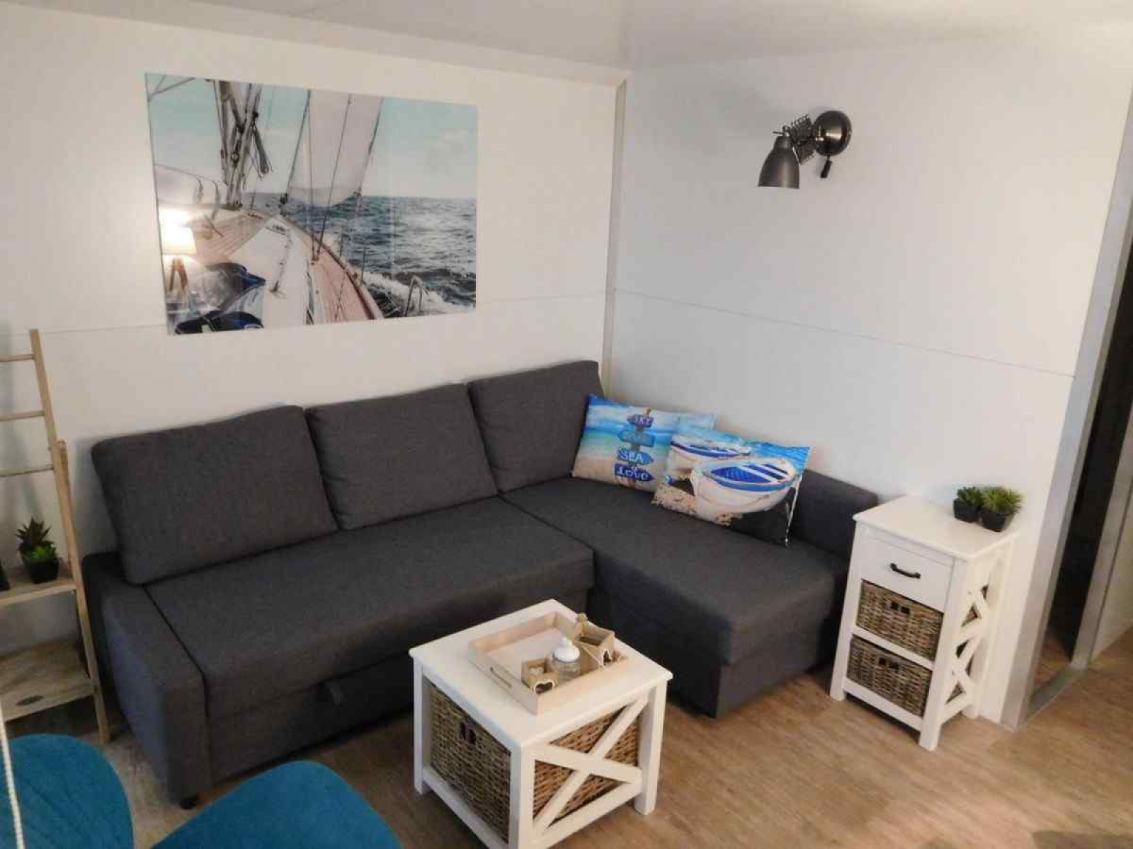 deze-prachtige-5-persoons-waterlodge-ligt-in-jachthaven-naarden-aan-het-gooimeer