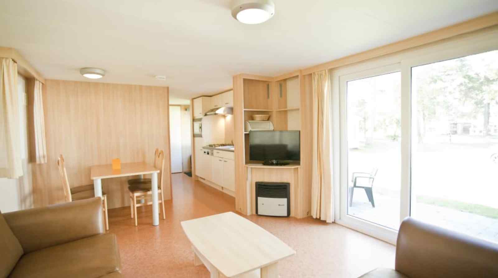 comfortabel-4-persoons-chalet-op-vakantiepark-in-halfweg