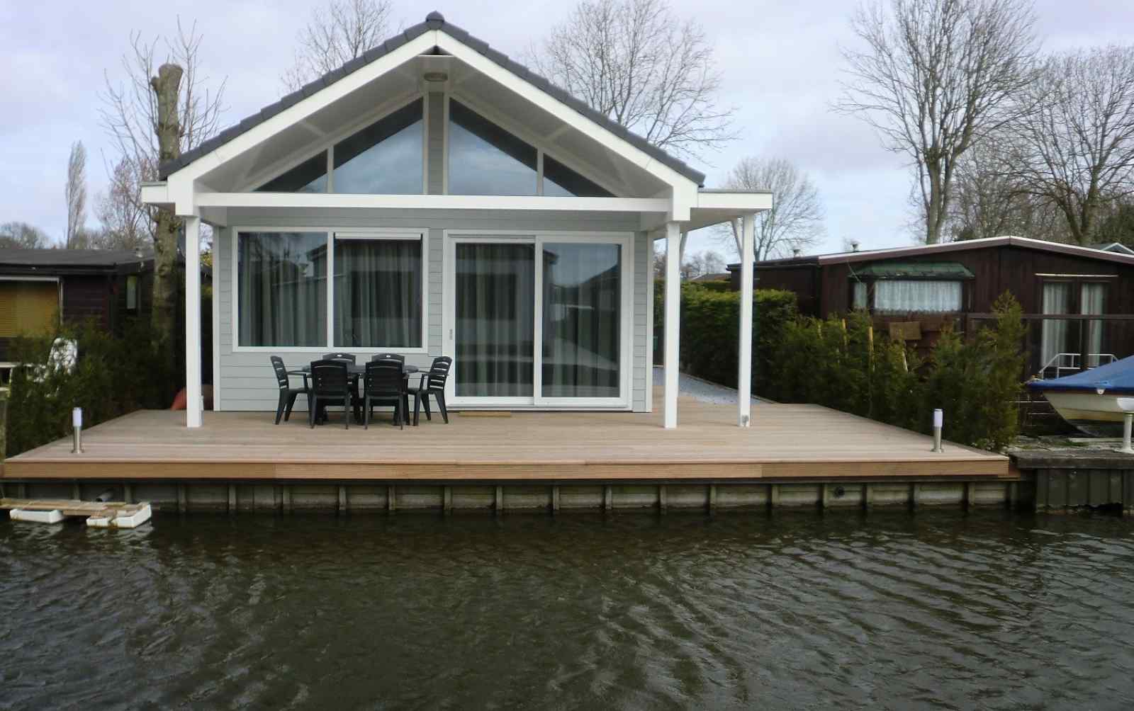 Vakantiehuis voor 6 personen, met terras aan het water 