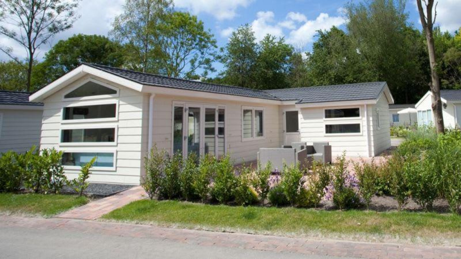 6-persoons-chalet-met-veel-privacy-en-ruimte-op-een-vakantiepark-in-halfweg