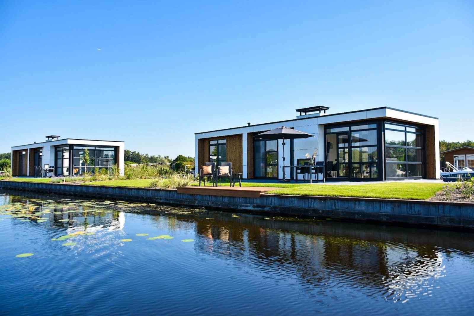 moderne-4-persoons-vakantievilla-met-uitzicht-op-het-water-in-loosdrecht