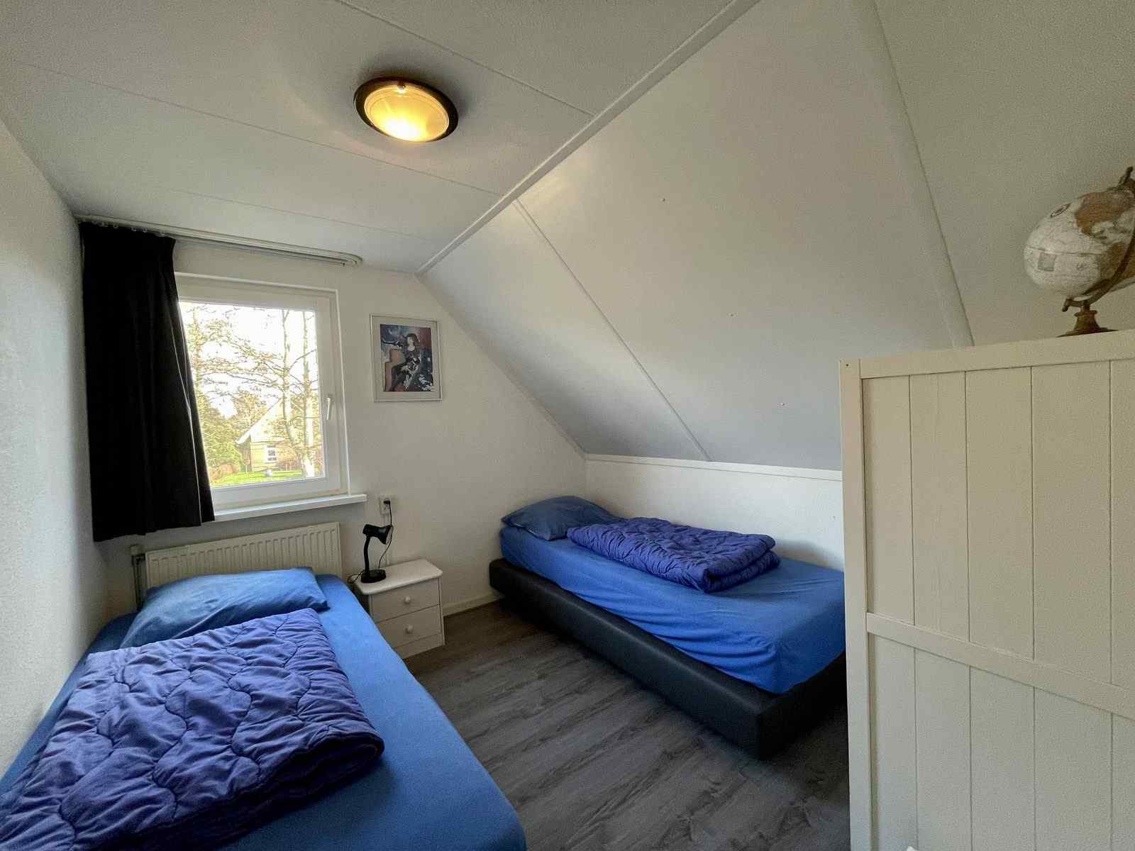 mooi-6-persoons-vakantiehuis-aan-het-water-in-medemblik-nabij-het-ijsselmeer