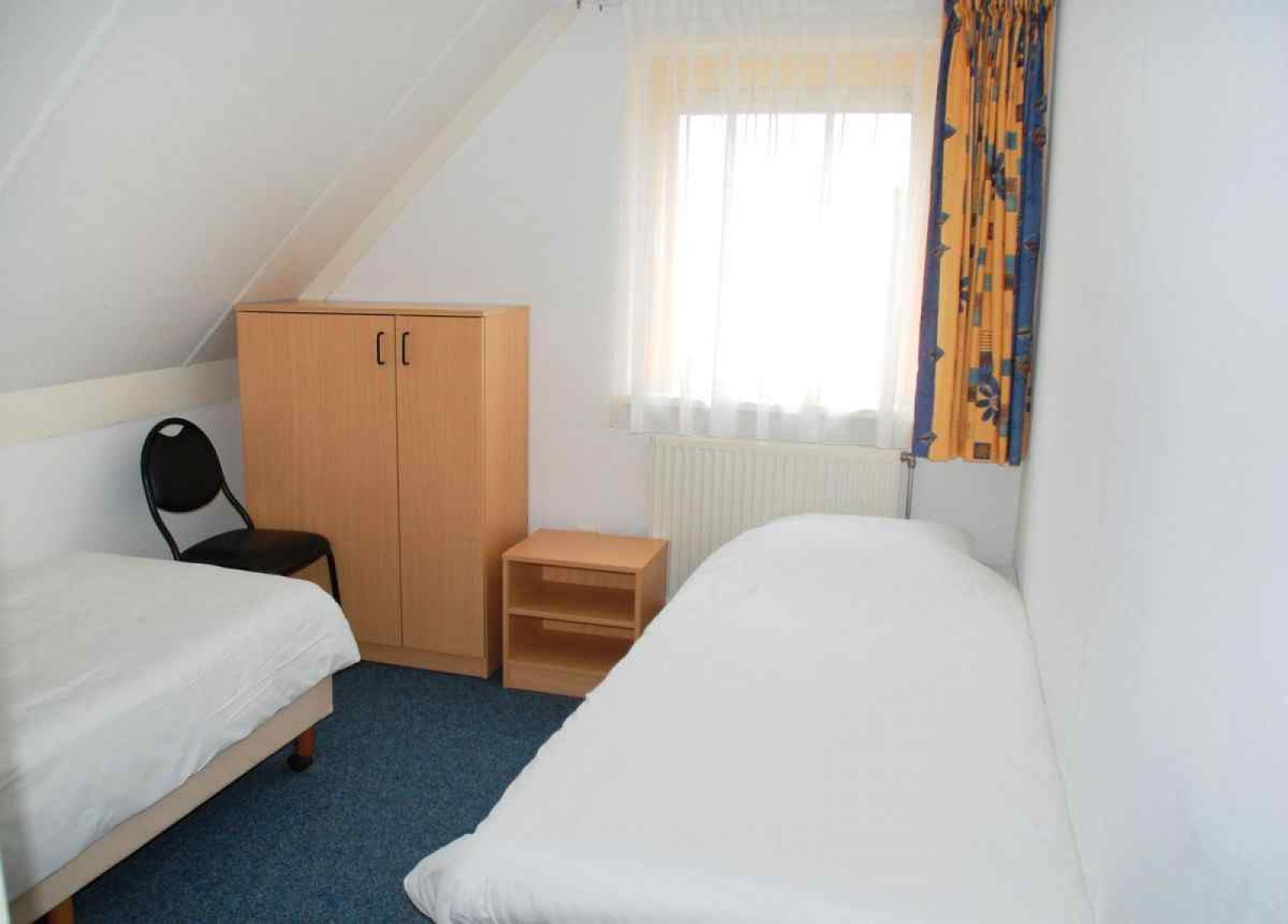 comfortabel-6-persoons-vakantiehuis-aan-het-water-in-medemblik-nabij-het-ijsselmeer