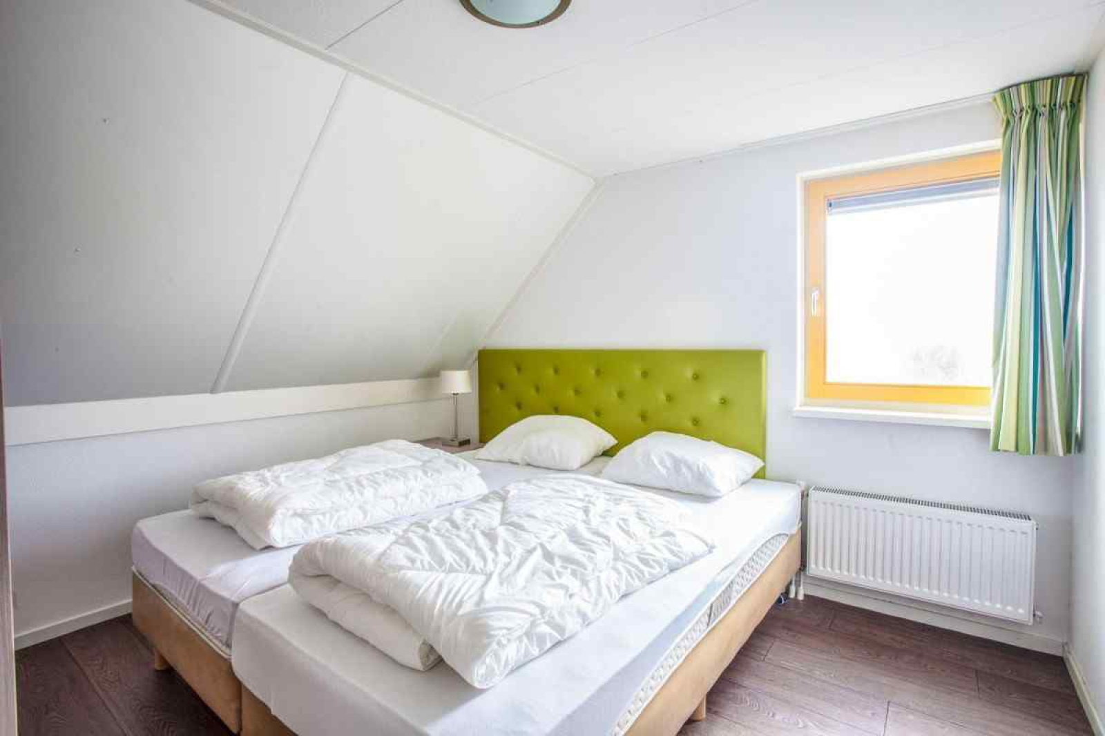 luxe-6-persoons-vakantiehuis-met-wellness-aan-het-water-nabij-het-ijsselmeer