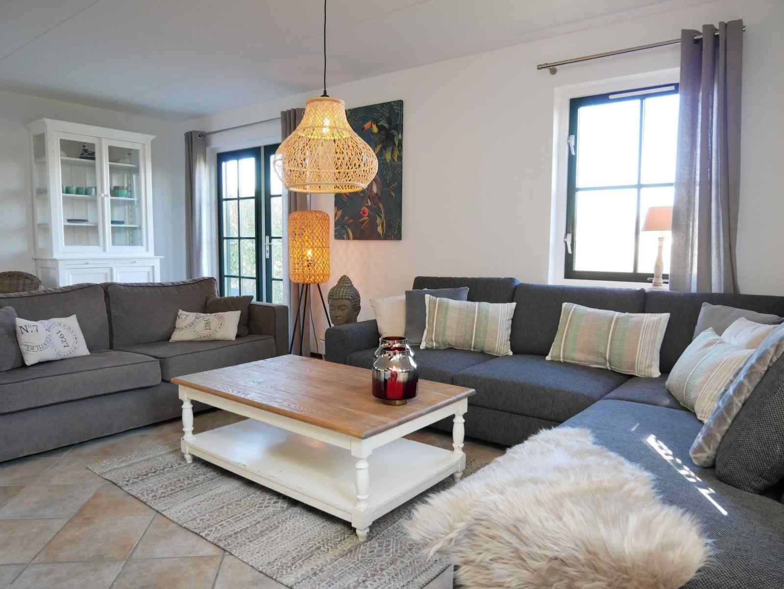 modern-8-persoons-vakantiehuis-in-callantsoog