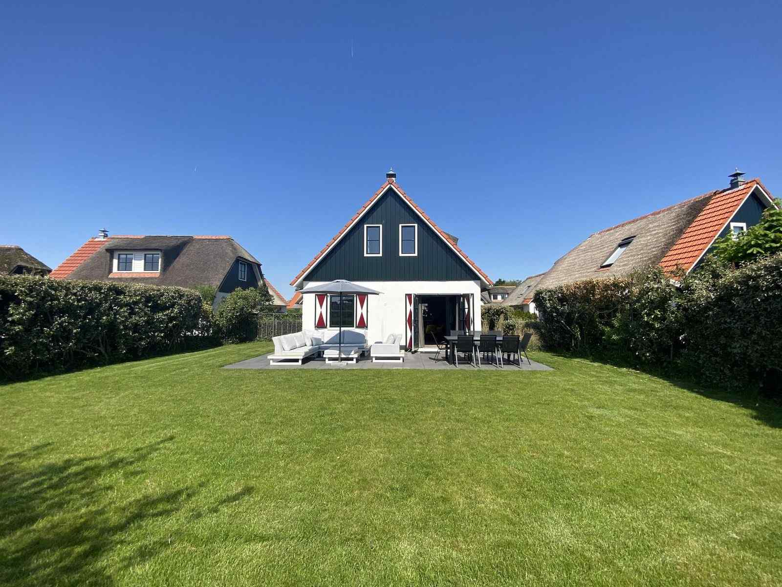 erg-mooi-en-modern-8-persoons-vakantiehuis-in-callantsoog