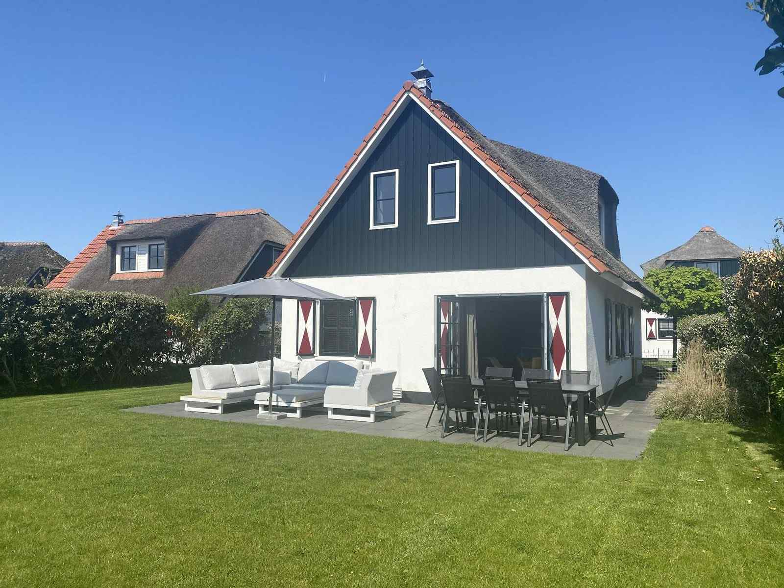 erg-mooi-en-modern-8-persoons-vakantiehuis-in-callantsoog