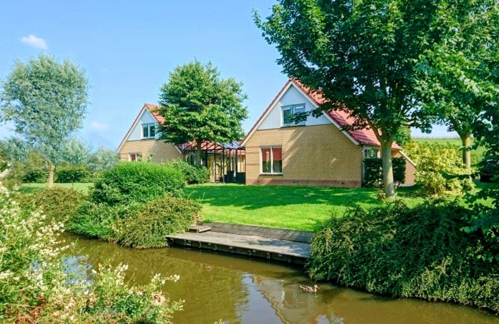 Ruim 14-persoons vakantiehuis met tuinkamer op vakantiepark IJsselhof β familieweekend in Noord-Holland