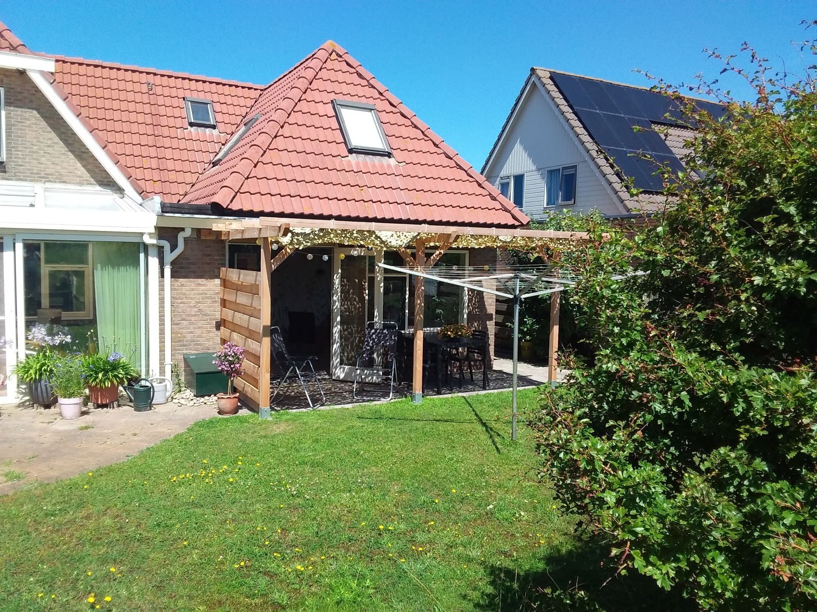 Rustiek 4-persoons vakantiehuis met terras, dichtbij het strand en de Schoorlse duinen