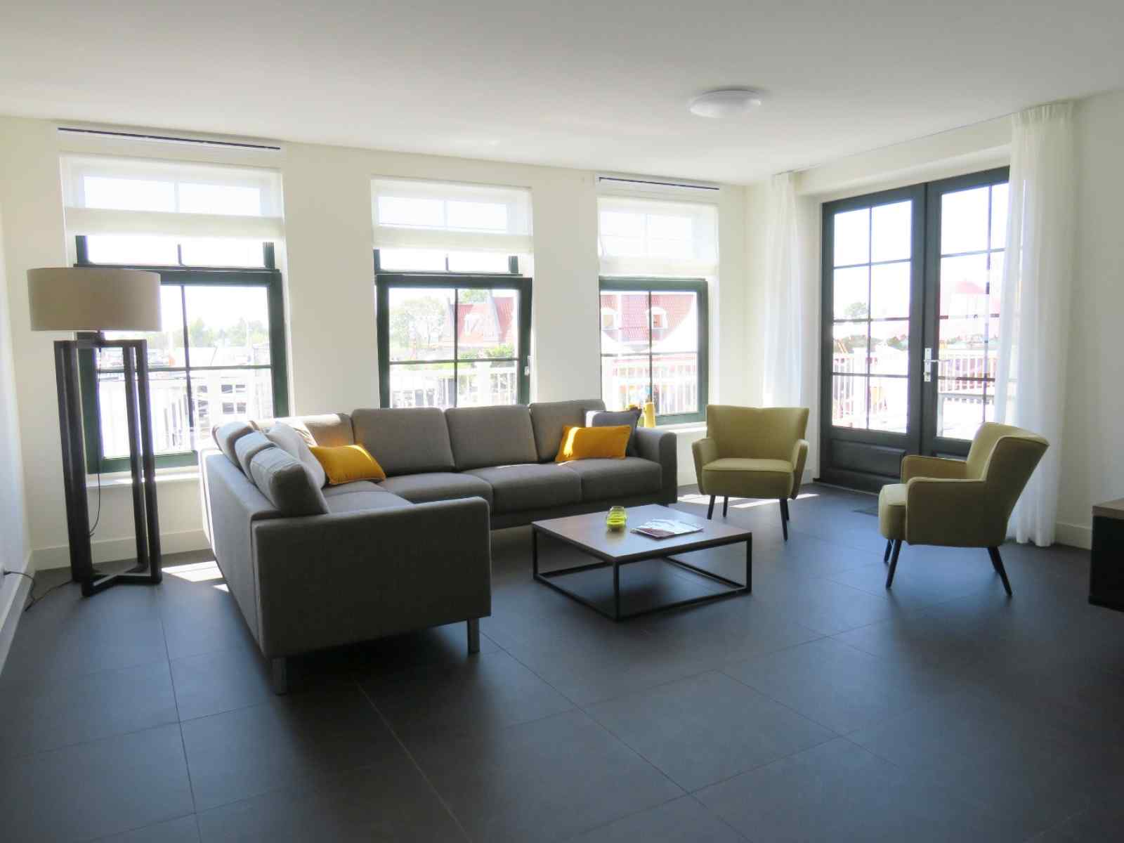 luxe-appartement-aan-het-markermeer-voor-8-personen