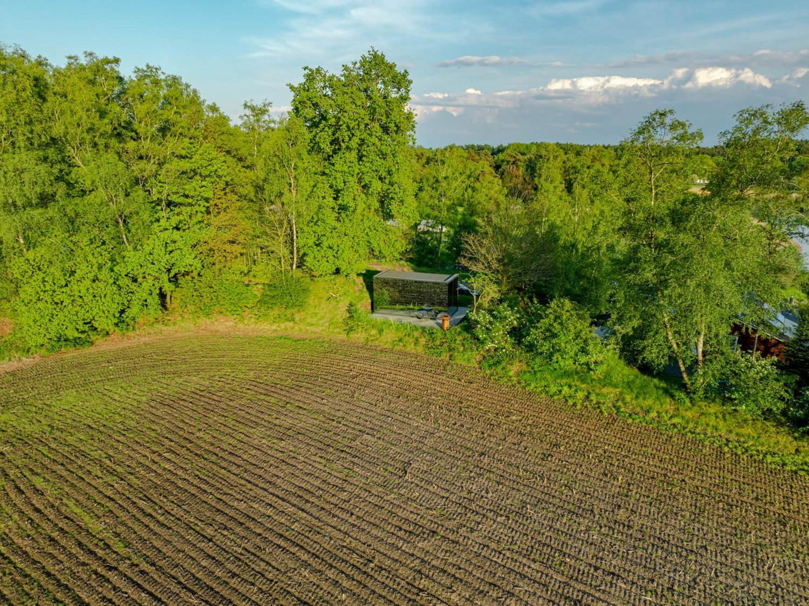 leven-in-een-spiegel-unieke-ood-tiny-house-in-wilsum-duitsland