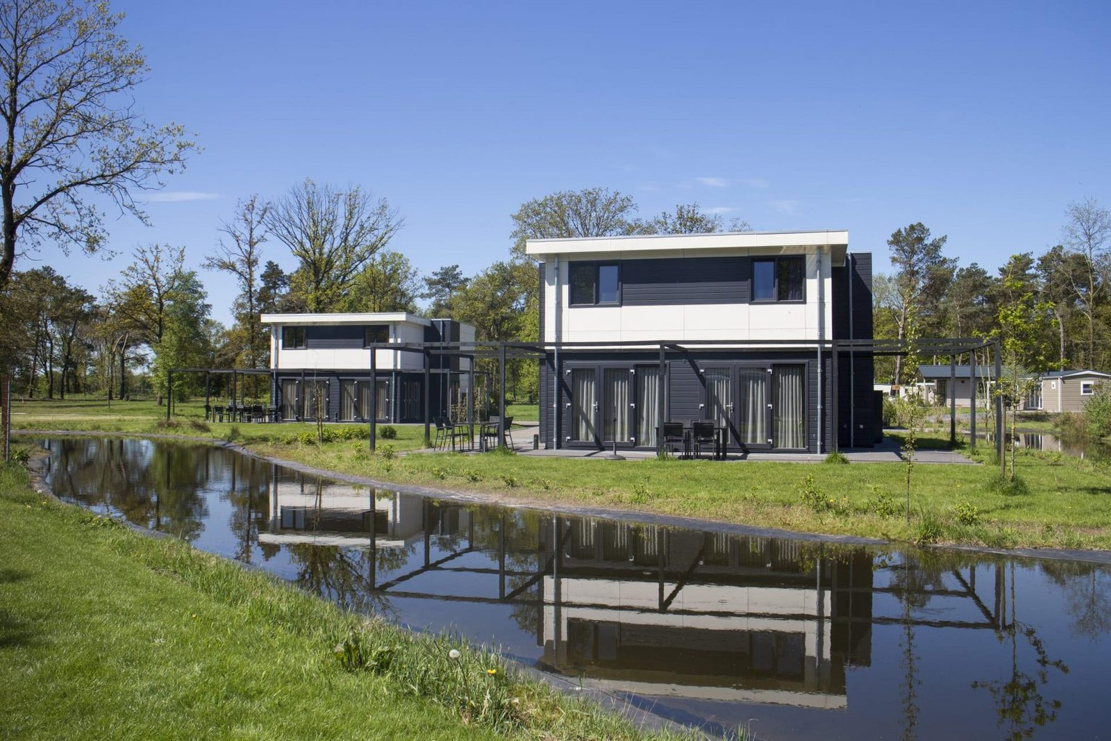 mooi-10-persoons-vakantiehuis-met-sauna-op-vakantiepark-reestervallei-in-overijssel