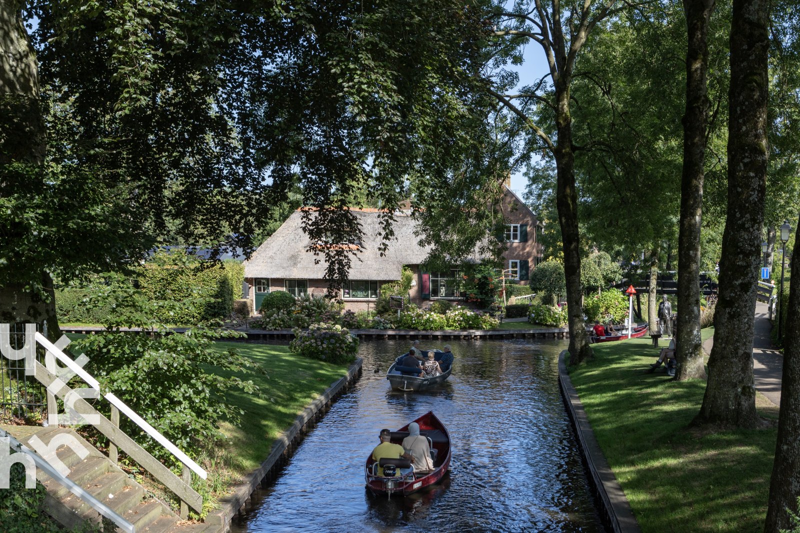 exclusief-vier-persoons-vakantiehuis-op-toplocatie-in-giethoorn