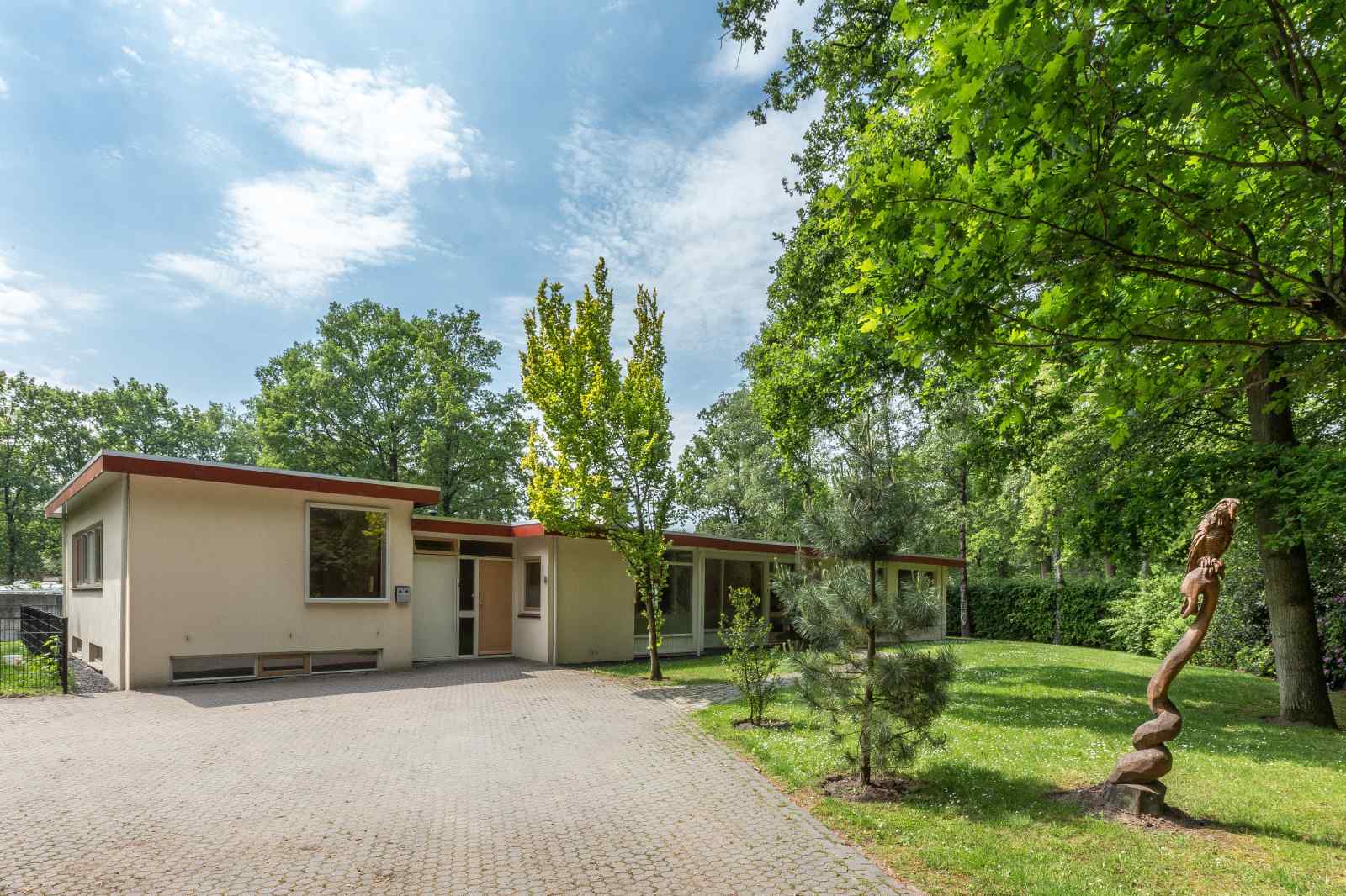 prachtige-toscaanse-18-persoons-villa-op-gezellig-familiepark