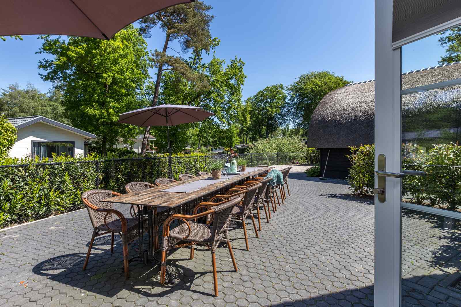 groepsaccommodatie-voor-18-personen-op-een-vakantiepark-in-de-bossen-nabij-giethoorn