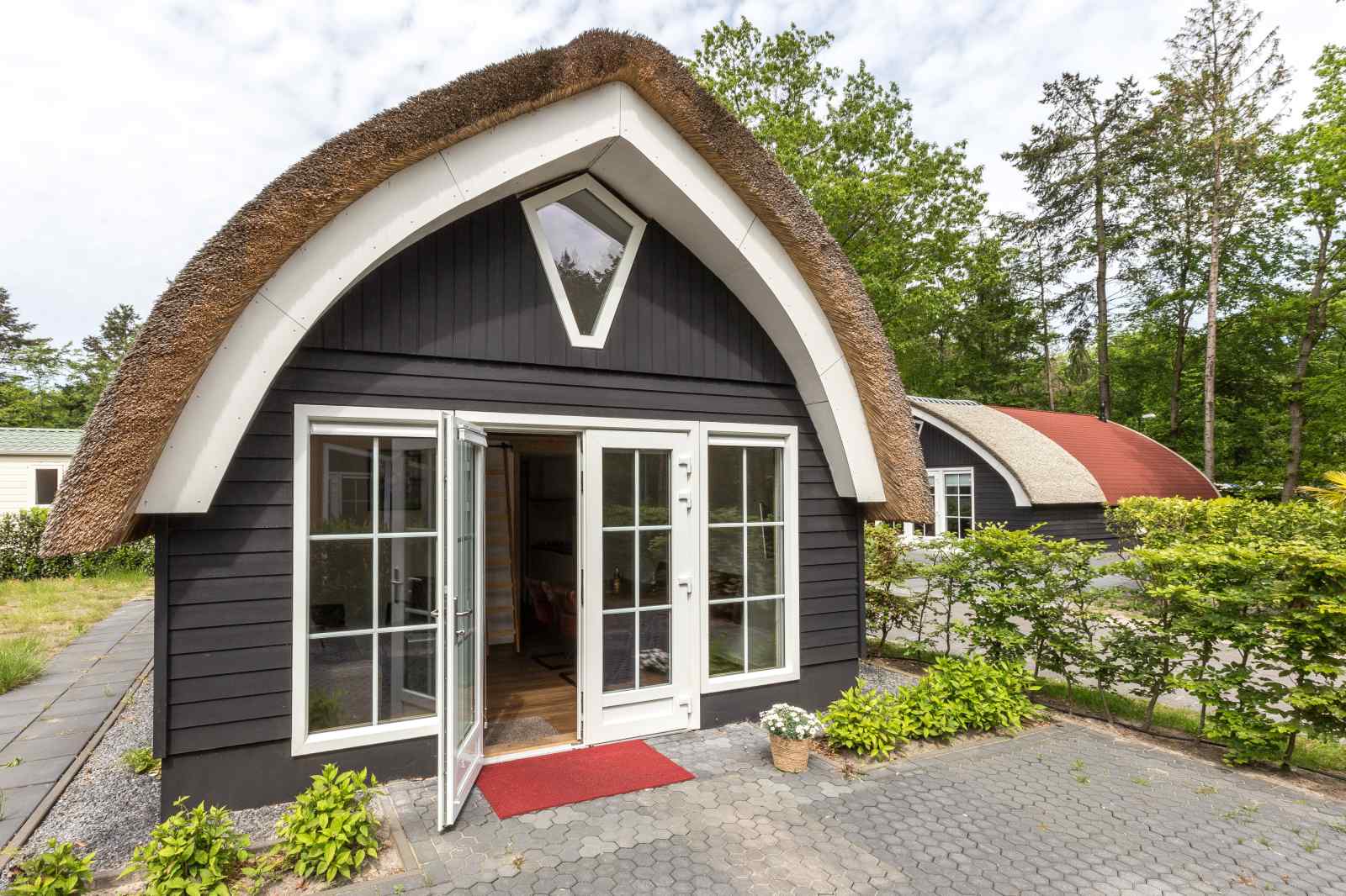 Luxe 4 persoons cottage op familiepark in het bos en na