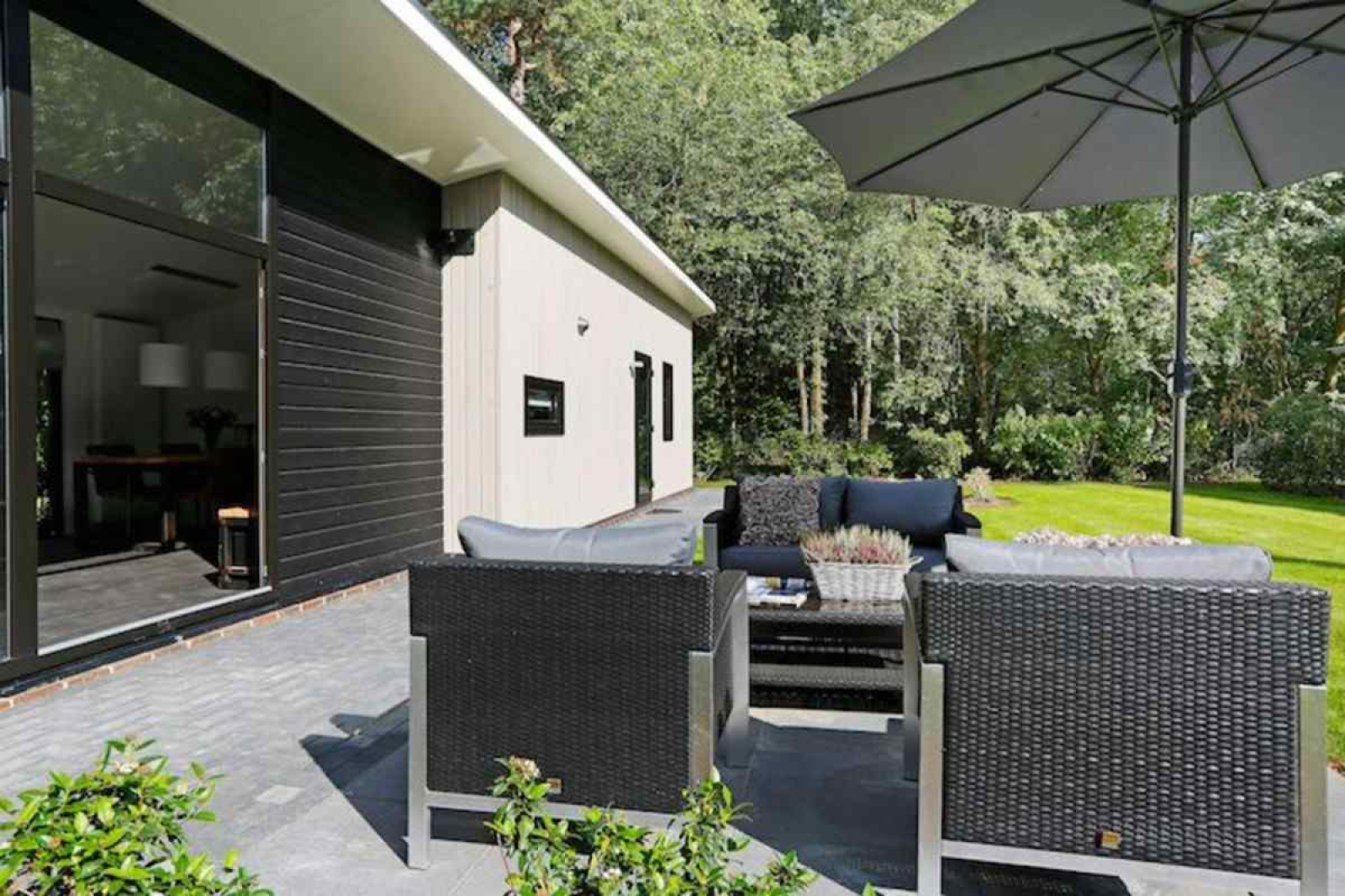 luxe-4-persoons-lodge-op-een-familiepark-nabij-markelo-twente