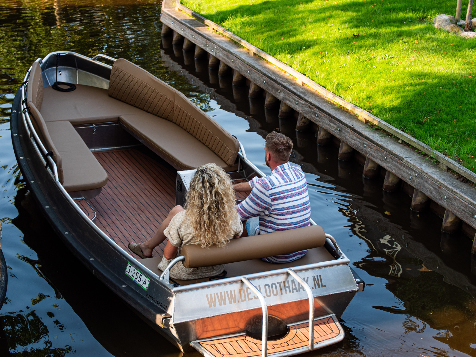 6-persoons-vakantiehuis-aan-het-water-te-midden-in-het-oude-centrum-van-giethoorn