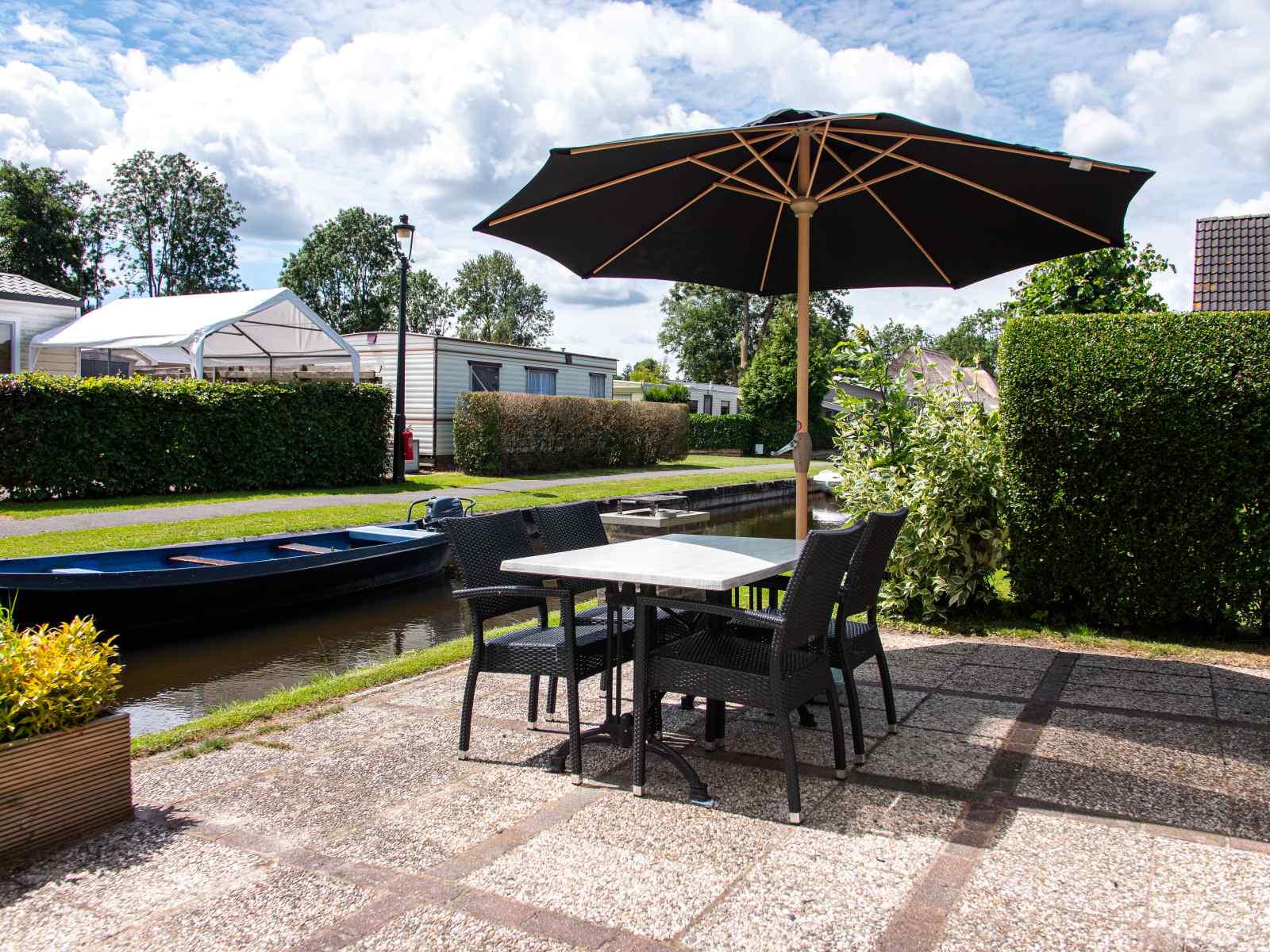 6-persoons-vakantiehuis-aan-het-water-te-midden-in-het-oude-centrum-van-giethoorn