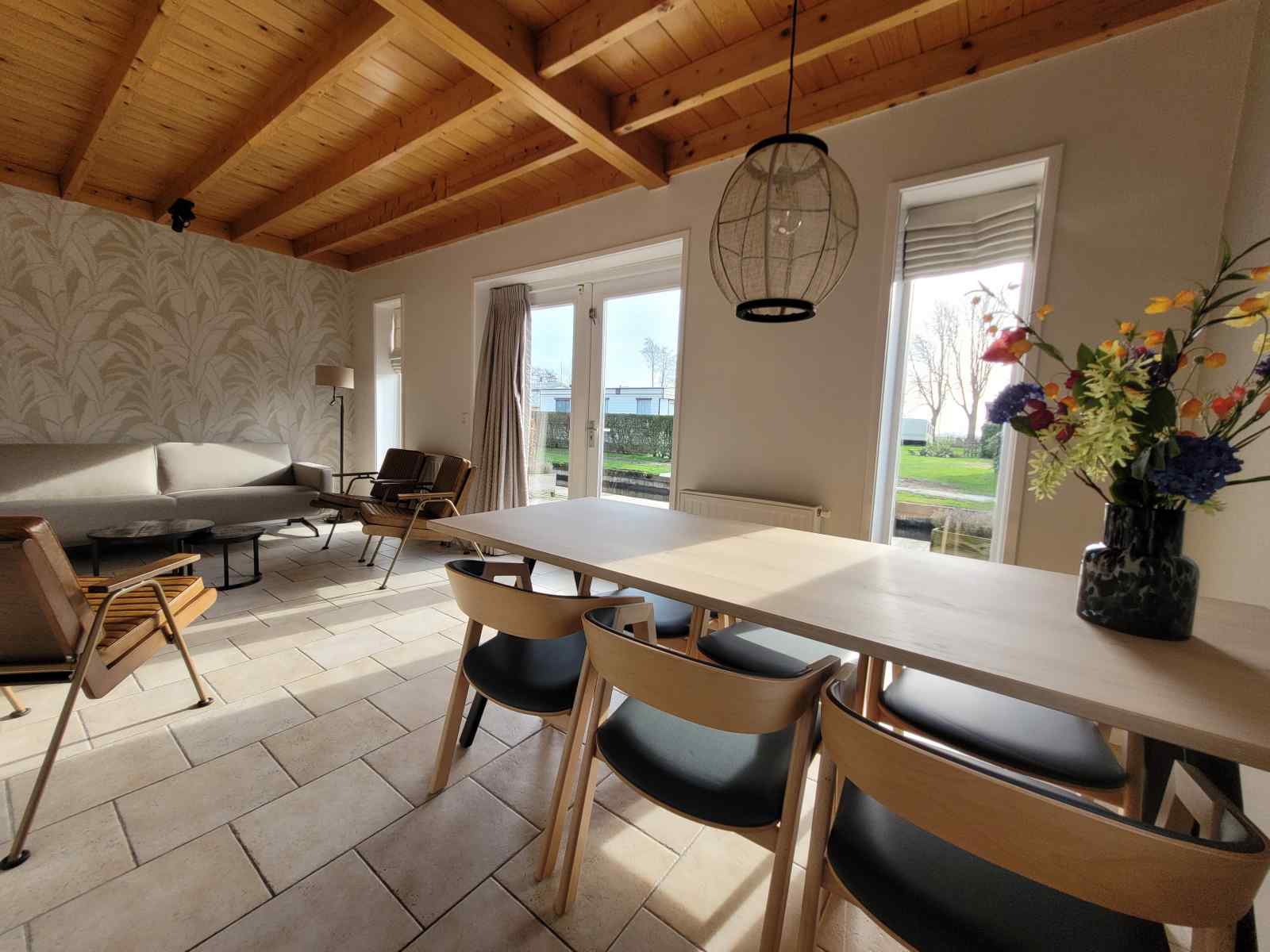 6-persoons-vakantiehuis-aan-het-water-midden-in-het-oude-centrum-van-giethoorn