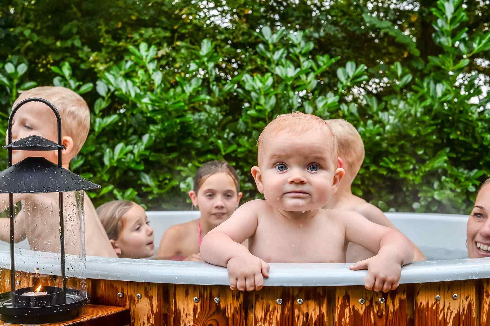 prachtige-5-persoons-kinder-babybungalow-met-hottub