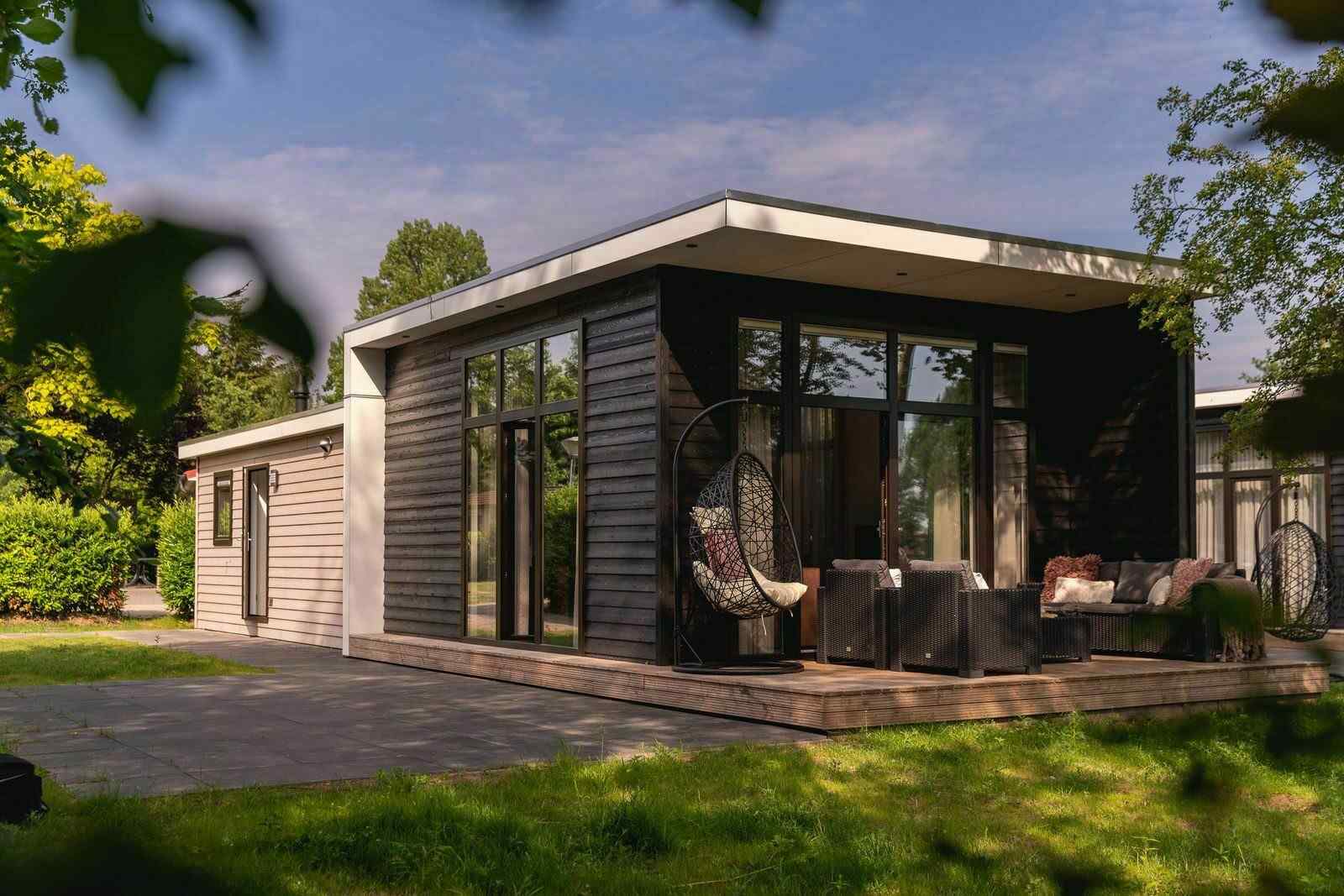 luxe-6-persoons-vakantiehuis-met-hottub-aan-het-riviertje-de-regge