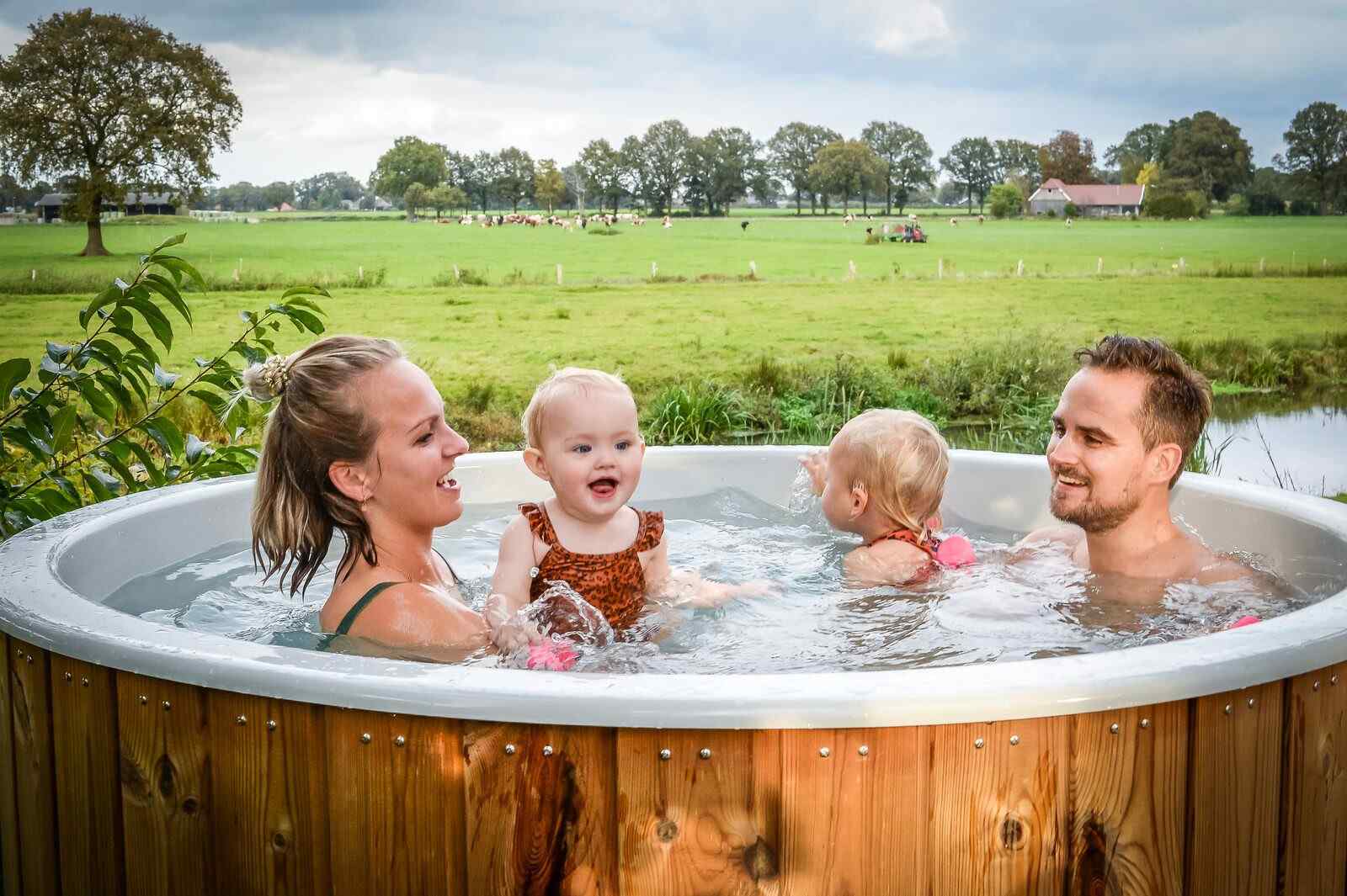 luxe-4-persoons-vakantiehuis-met-hottub-op-vakantiepark-molke