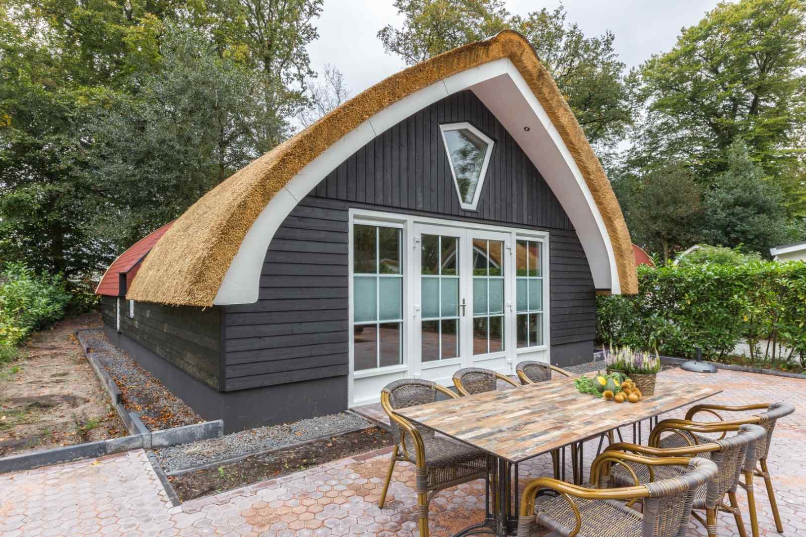 Luxe 8 persoons vakantiehuis op familiepark nabij de Weerribben.