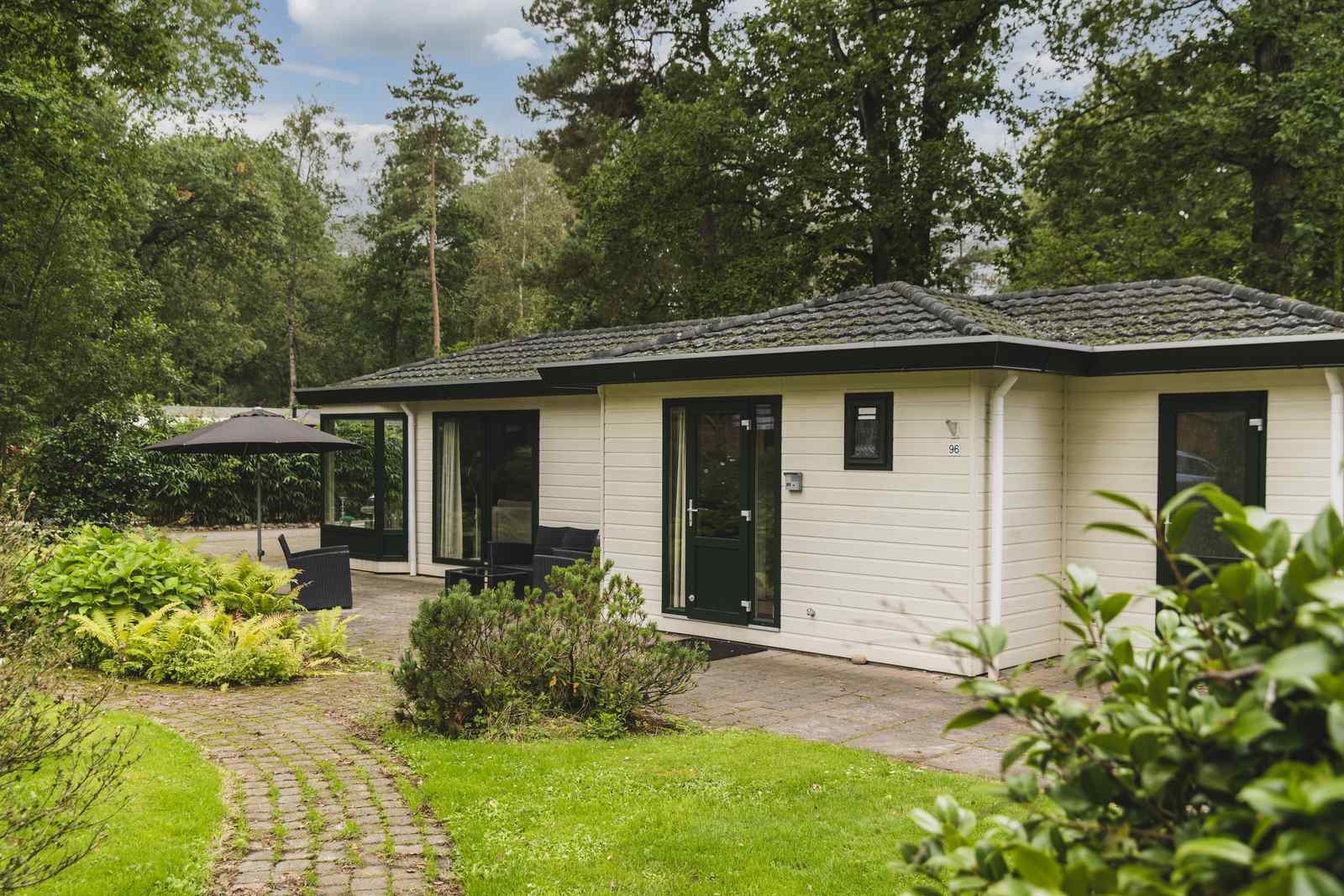 heerlijk-4-persoons-lodge-op-een-familiepark-nabij-markelo-twente