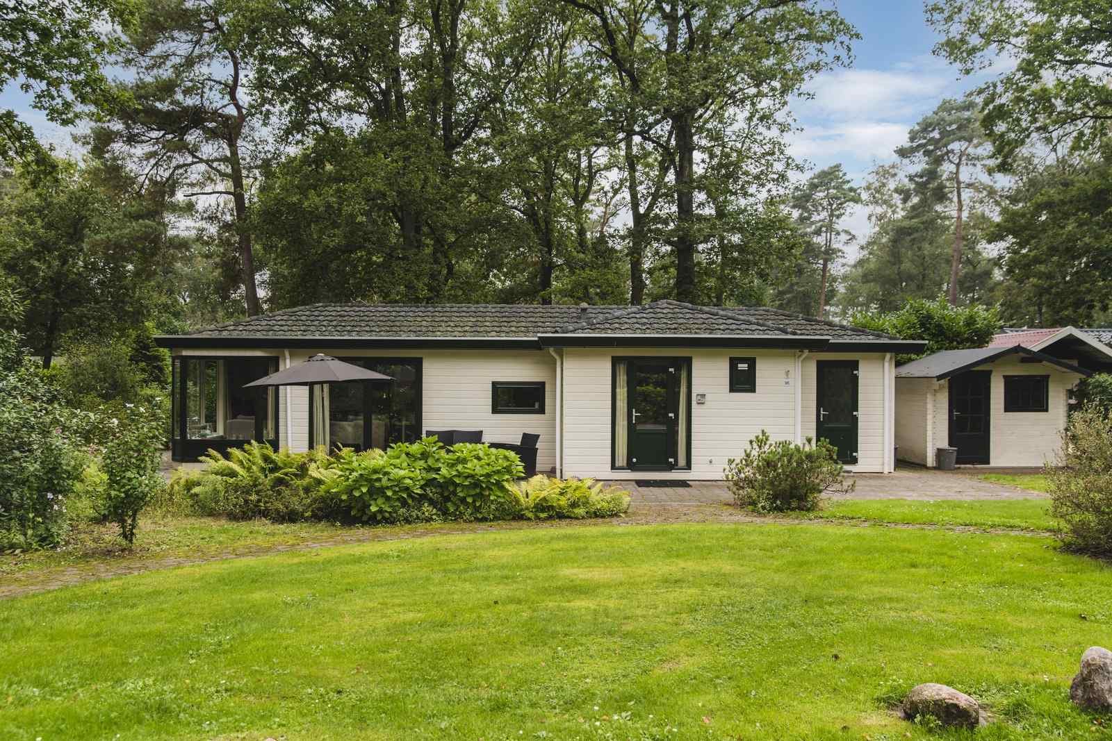 luxe-4-persoons-lodge-op-een-familiepark-nabij-markelo-twente