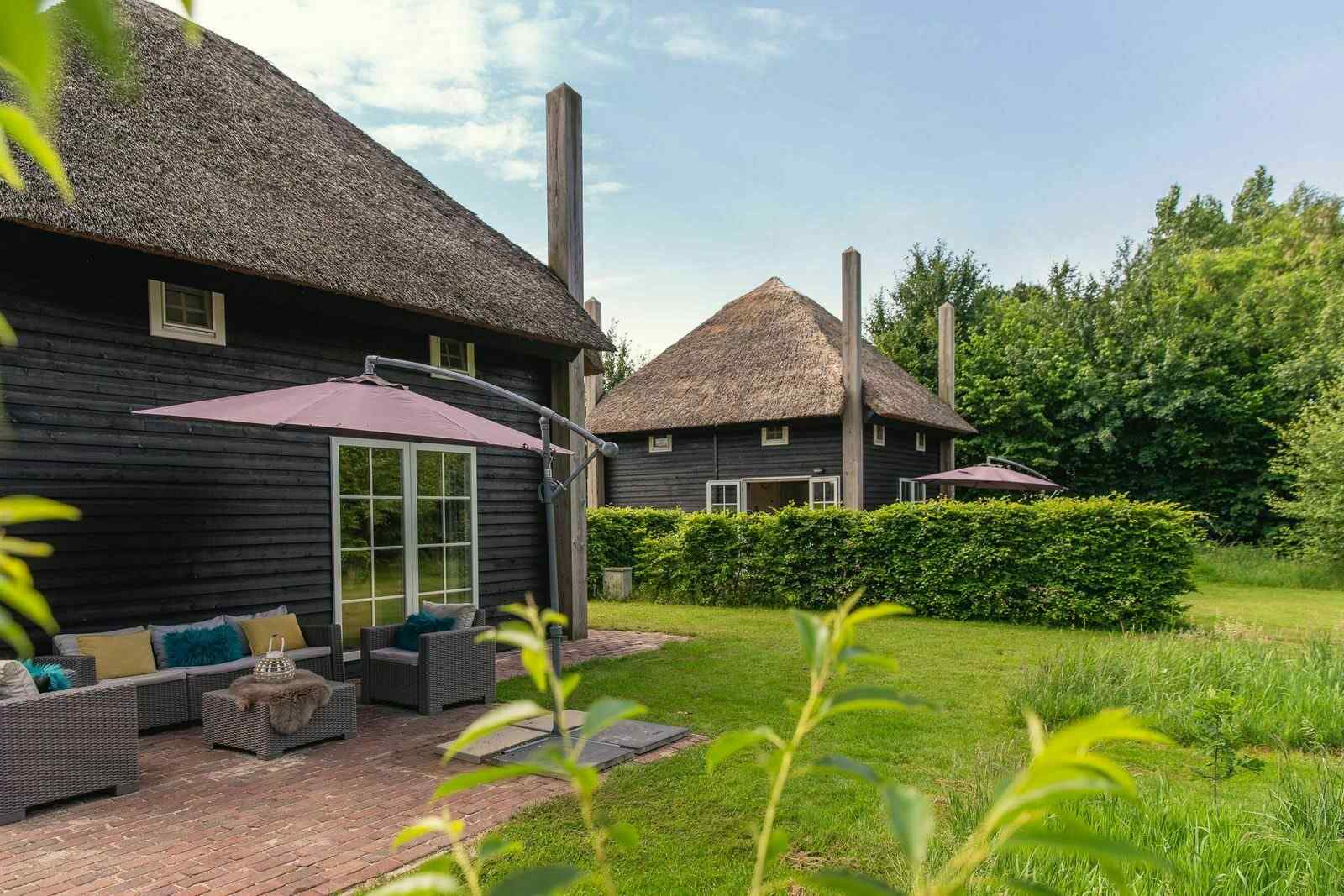 vakantiehuis-met-sauna-en-hottub-op-vakantiepark-molke