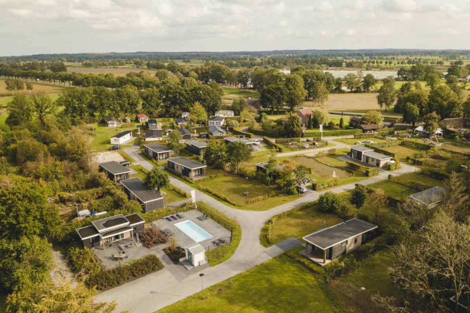 heerlijk-tot-rust-komen-in-dit-luxe-6-persoons-chalet-op-buitenplaats-holten