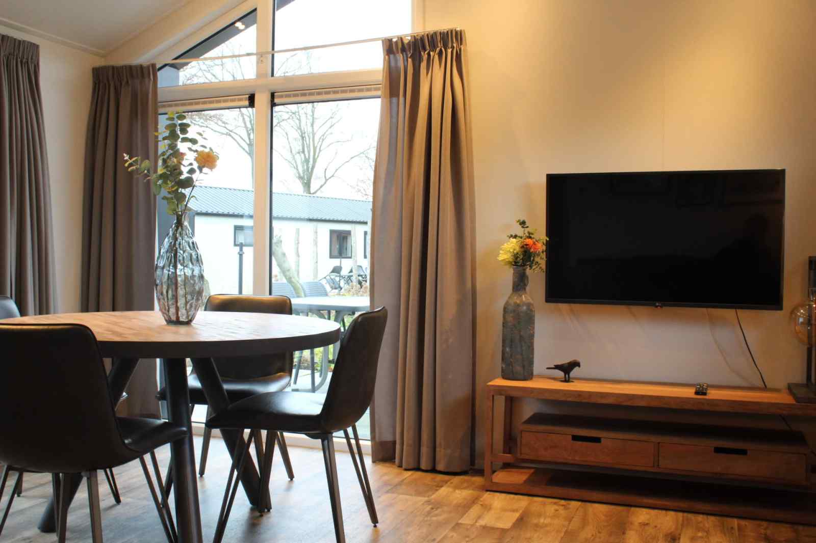 gezellig-4-persoons-chalet-met-gratis-wifi-op-het-park-de-ijssel-eilanden