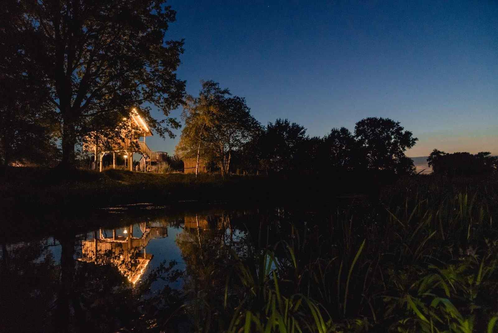 prachtig-gelegen-5-persoons-boomhut-aan-het-riviertje-de-regge-in-overijssel