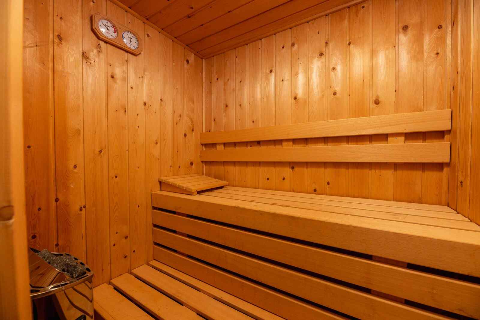 gezellige-6-persoons-vakantieboerderij-met-sauna-en-hottub-op-vakantiepark-molke