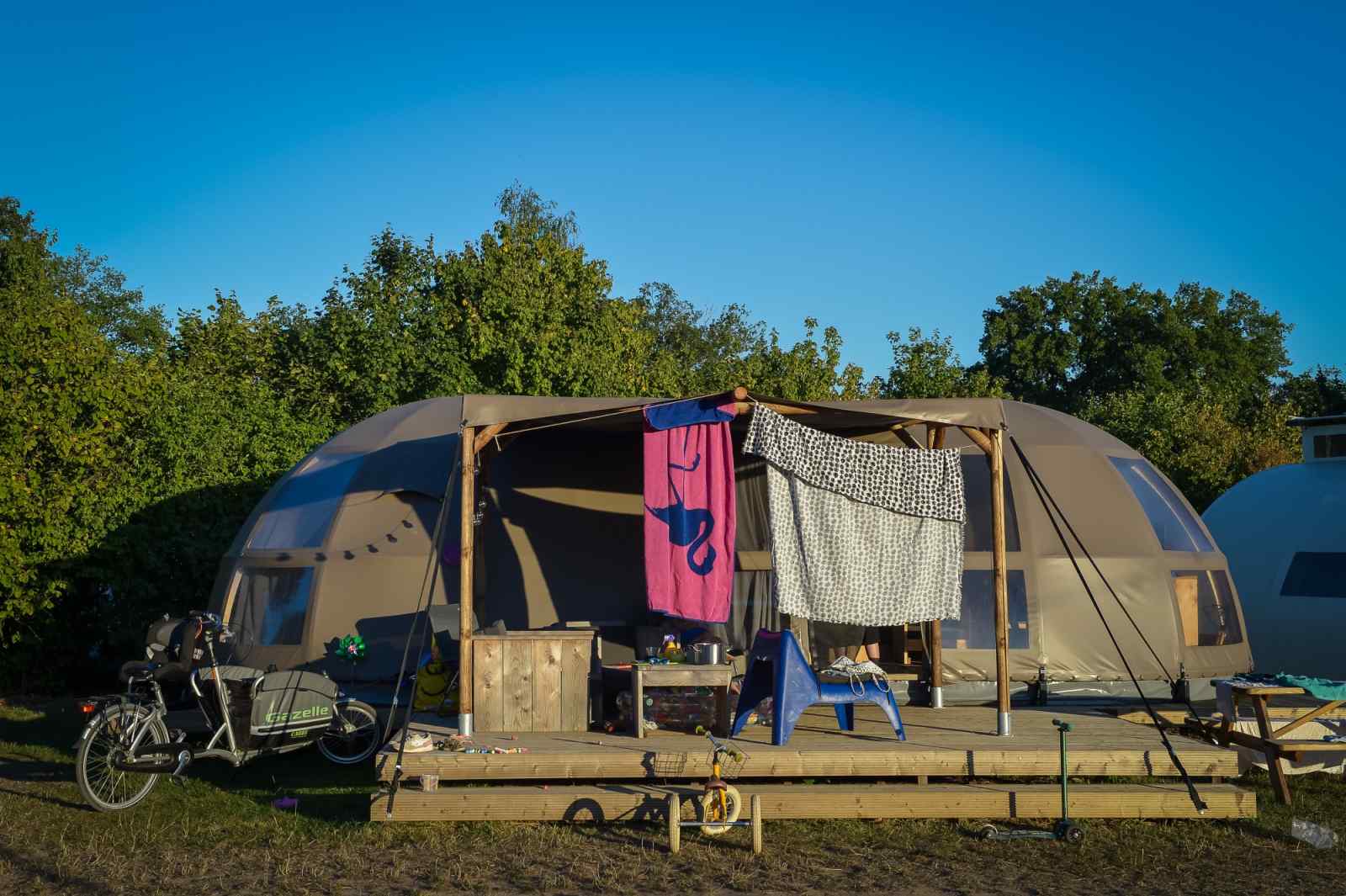 overnacht-in-deze-bijzondere-4-persoons-dome-in-salland