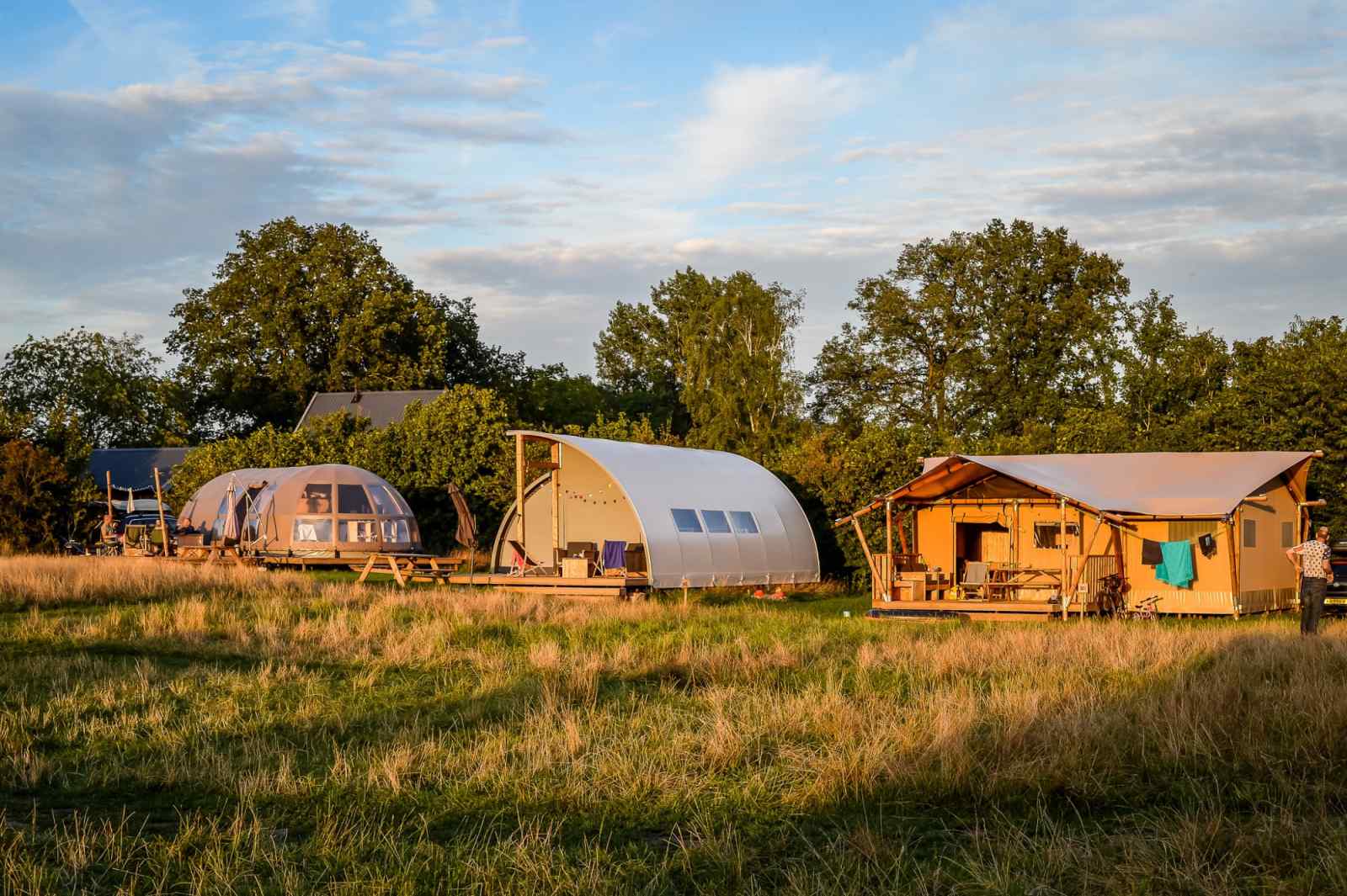 overnacht-in-deze-unieke-5-persoons-panorama-lodge-in-salland