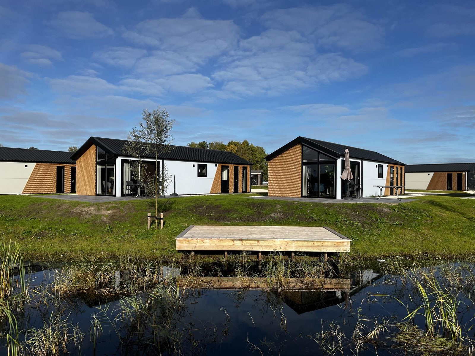 vrijstaand-4-persoons-chalet-bij-het-water-op-park-de-ijssel-eilanden