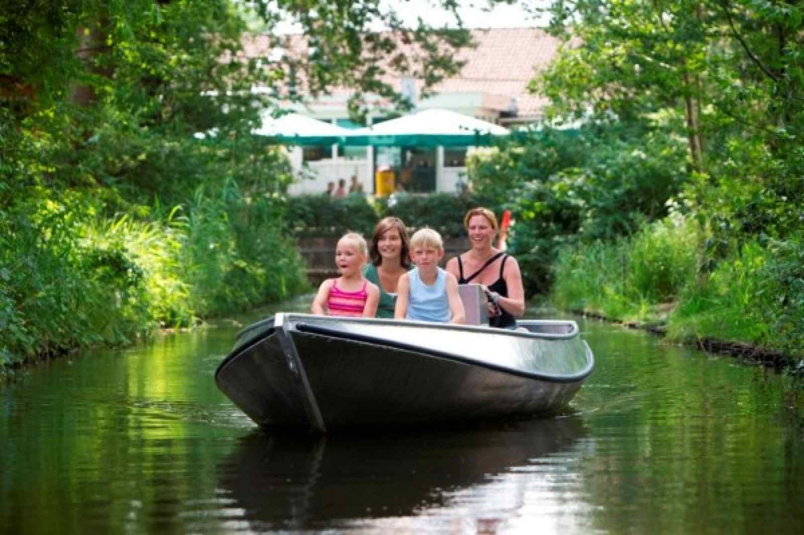 prachtig-gelegen-4-persoons-chalet-nabij-vollenhove-en-giethoorn