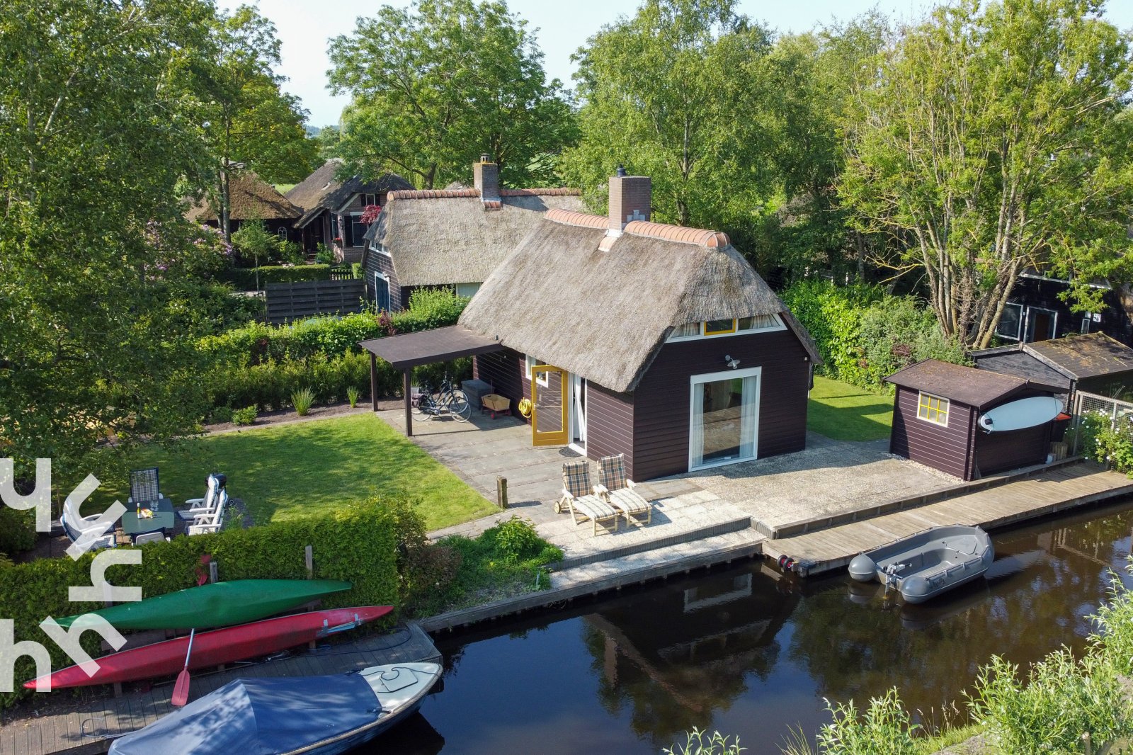 gezellig-5-persoons-vakantiehuis-aan-het-water-in-hartje-giethoorn