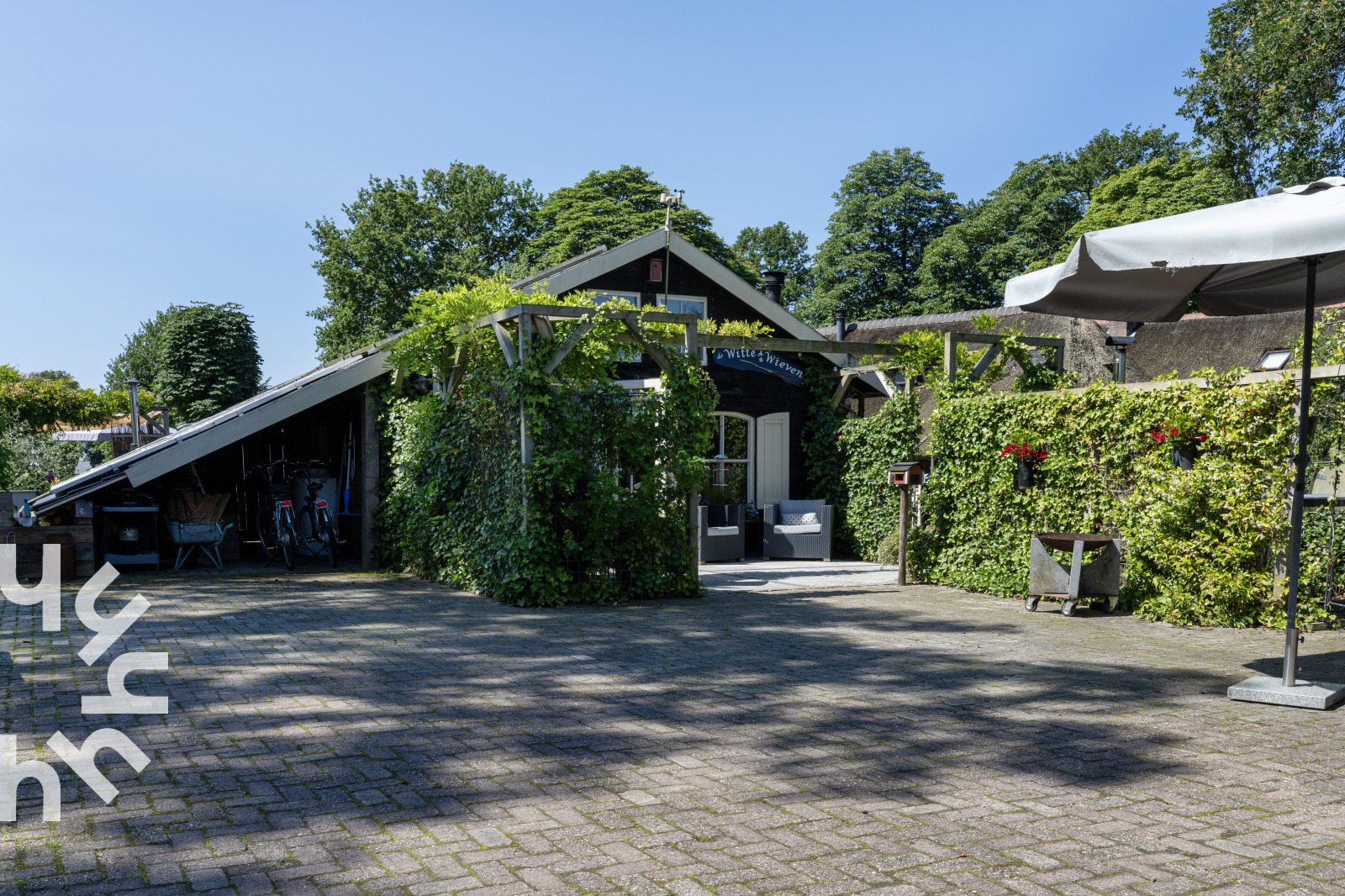 sfeervol-appartement-voor-2-volw-en-2-kids-met-een-hottub-in-de-tuin-in-nieuw-heeten