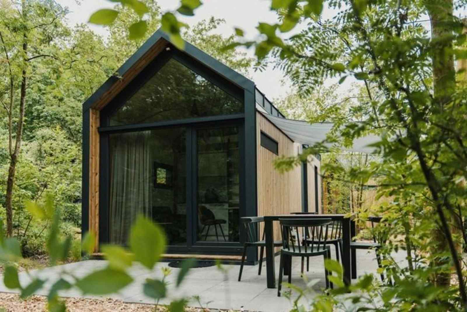 Moderne 4 persoons Tiny House met uitzicht op de bossen